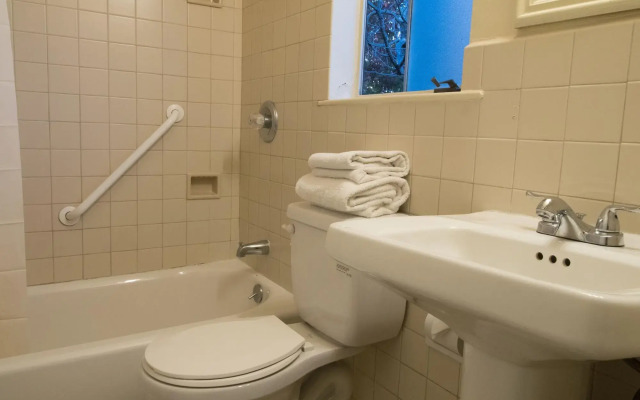 Carmel Wayfarer Inn