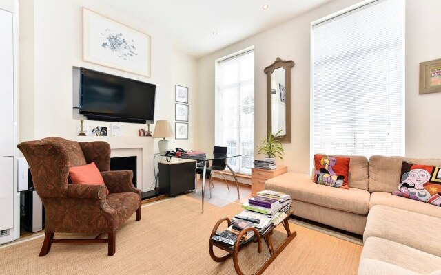 Elegant 3 Bed Apt With Rooftop Terrace In Pimlico