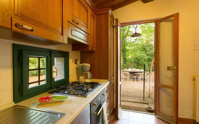 Gorgeous Holiday Home in Montecatini Val di Cecina with Pool