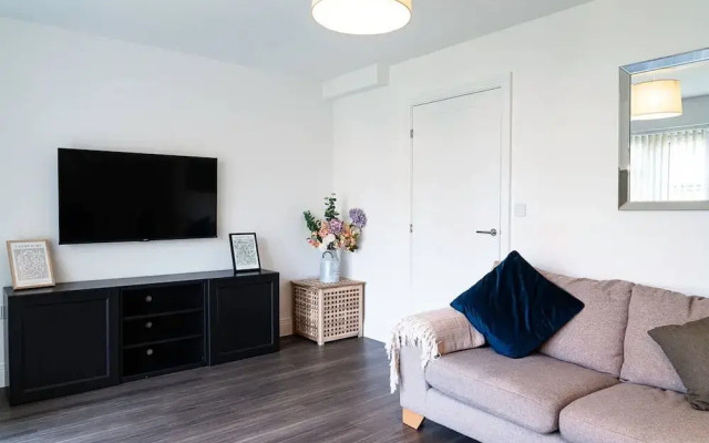 Host Stay Hewitt Close