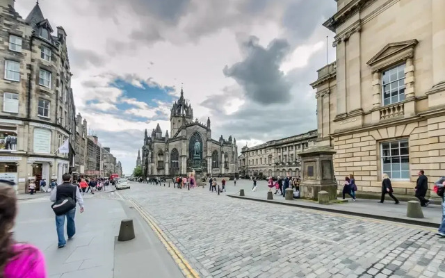 Heart of the New Town Luxury Apartment