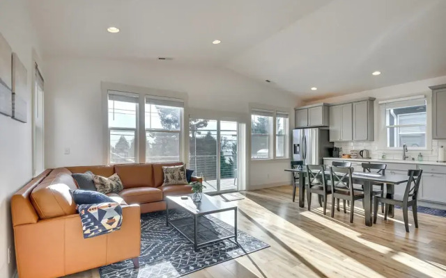 Stunning Stevenson Retreat w/ Mountain Views!