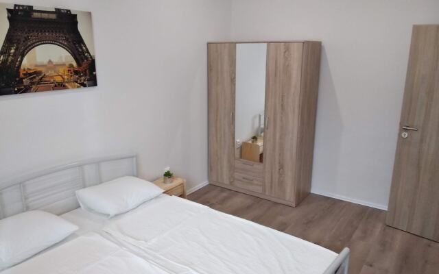 Kate&Jenny-Cosy place city center