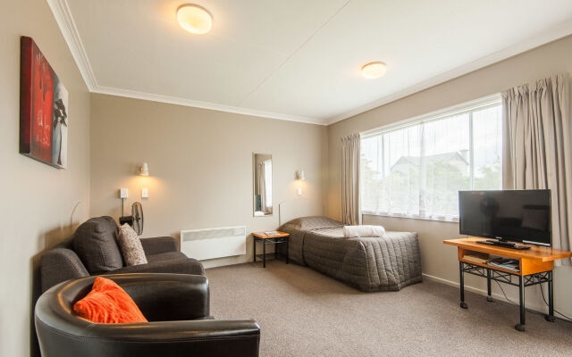 Manuka Crescent Motel