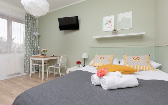 Warsaw Studio Woronicza by Renters