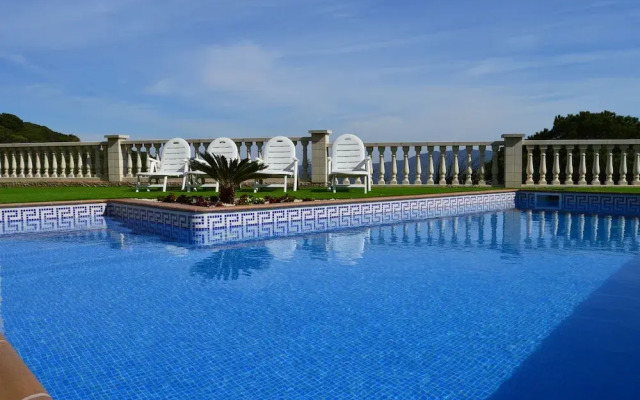 Santa Flora Holiday House