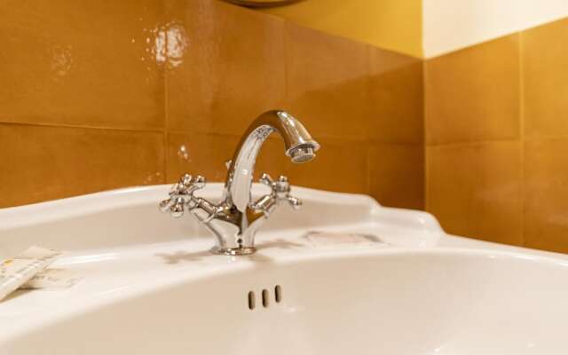 Via Carlo De Cesare 56 - Camera 2