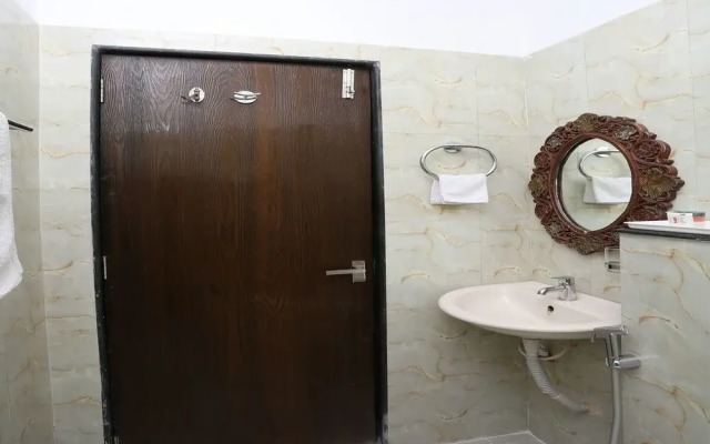 OYO 10453 Hotel Paradise