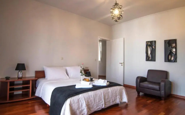 Akrata's Elegant Luxury Suite
