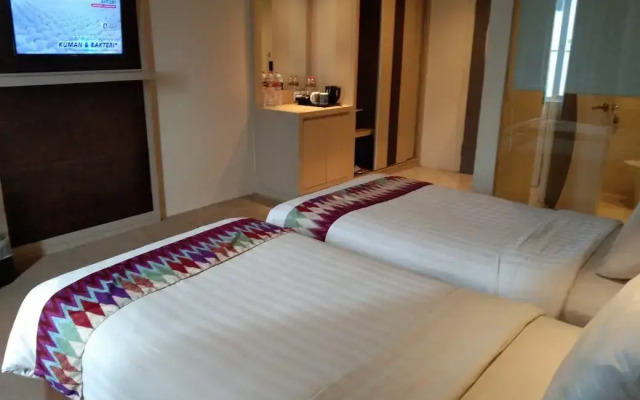 W Three Premier Hotel Lagaligo
