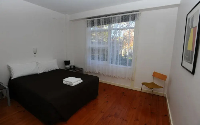 Glenelg Holiday Apartments-Ellis