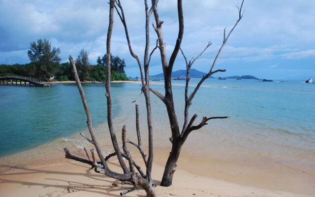 Chomjan Beach Resort