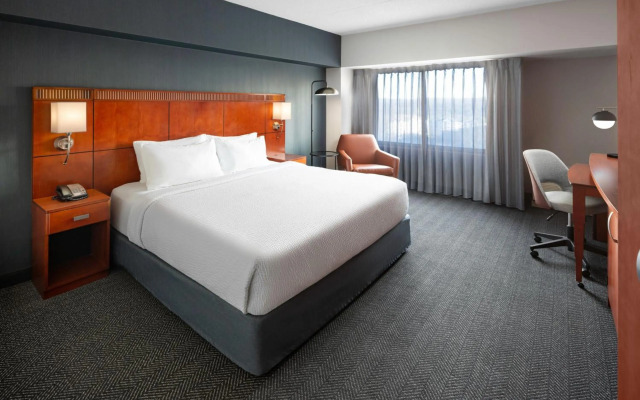 Courtyard By Marriott Shelton