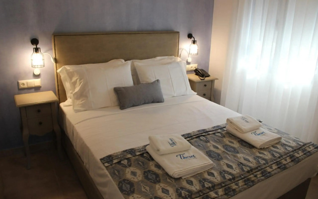 Theros Villas & Suites