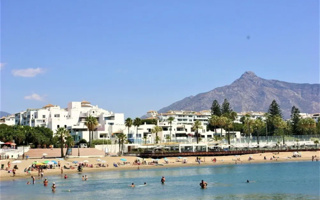 Beachfront Penthouse, Sea/mountain Views, 3 Balconies, Puerto Banus, Marbella