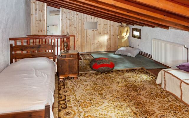 Restful Apartment in Istiaia With Patio