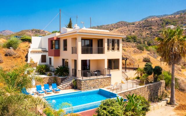 Villa Mermaid in Pomos