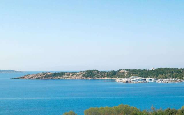 Vouliagmeni Suites