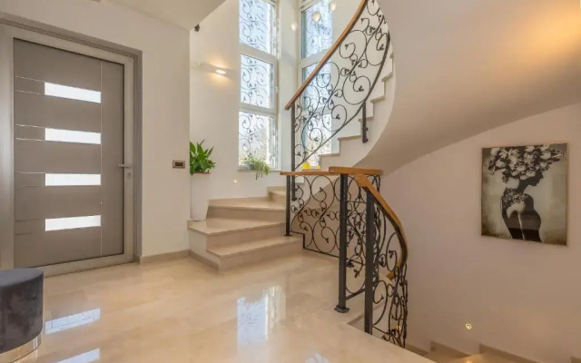 Villa SALVIA - new, modern villa near Split