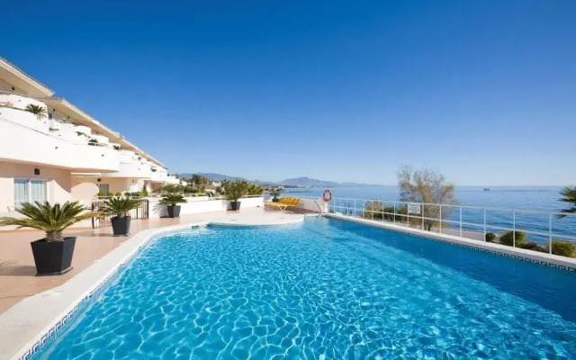 Immaculate 3-bed Penthouse- Stunning Views