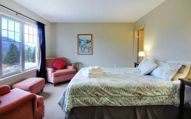 Radium Vacation Rental 3 Bedroom Townhome with Views