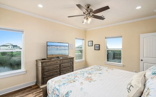 Viewtastic 3 Bedroom Home by RedAwning
