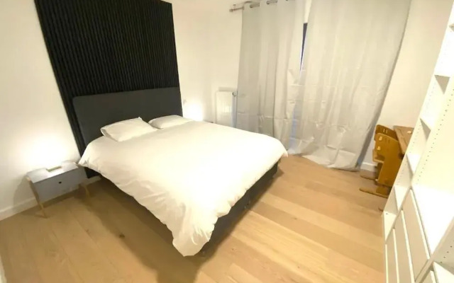 2 Bedrooms Flat in Center with Parking