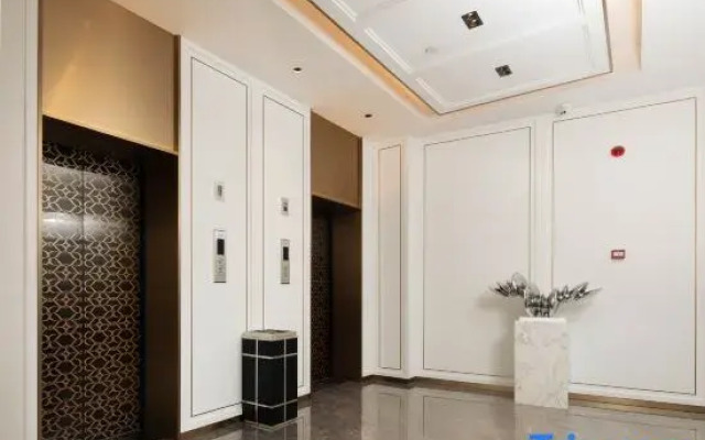 XANA Deluxe Hotel (Huayin Huashan Scenic Area)