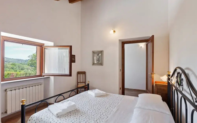 Traditional Villa in Varano With Private Garden