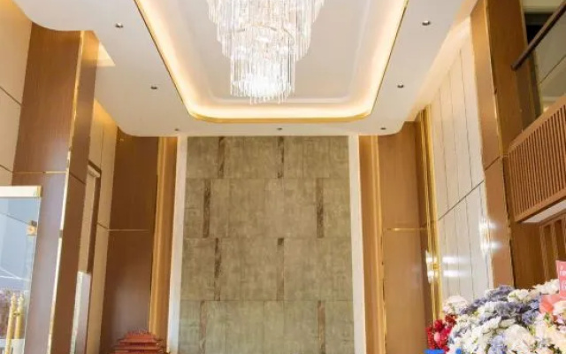 Phuong Dong Hotel Mong Cai — hotel in Mong Cai