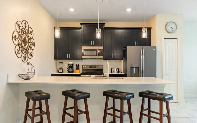 Amazing 5bdr House w Pool -4857