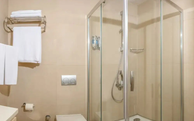 Elm Suite Hotel
