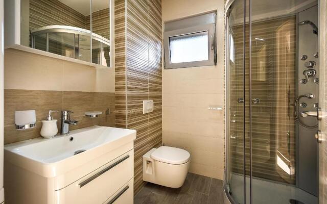 2MONTENEGRO LIMETA APARTMENTS with pool