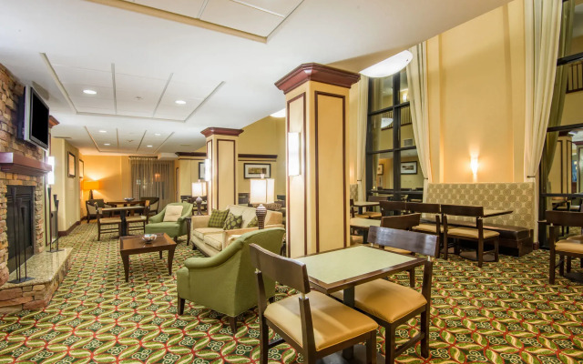 Holiday Inn Express & Suites Phoenix - Glendale Sports Dist by IHG