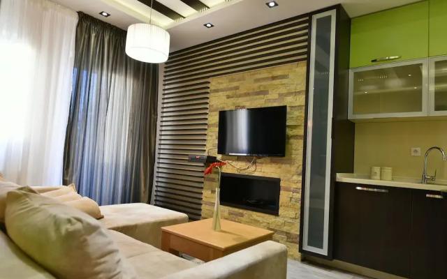 Villa Natural Wood