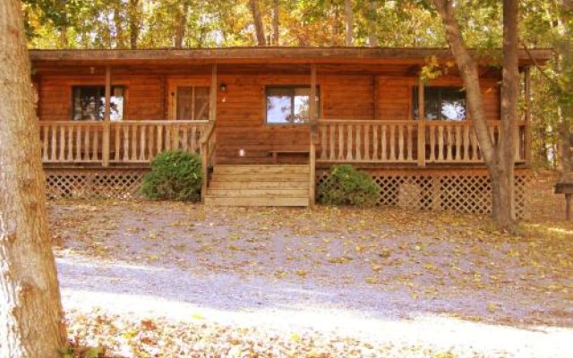 Robin Hill Camping Resort Two-Bedroom Cottage 6