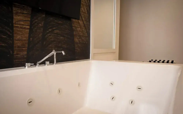 Monumental Luxury Rooms