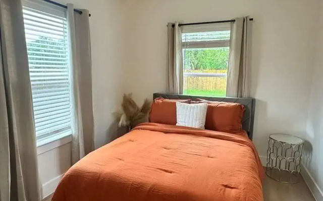 Cozy 3BR Retreat With Yard