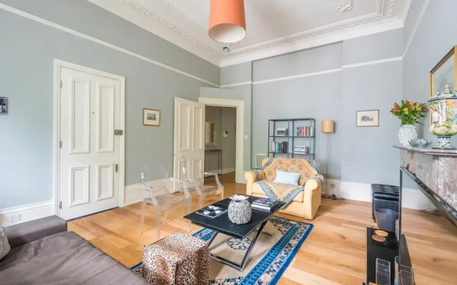 Lovely Chelsea Home Near The Thames by Underthedoormat