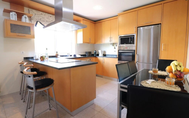 3-bed Townhouse With Pool in Albufeira Balaia