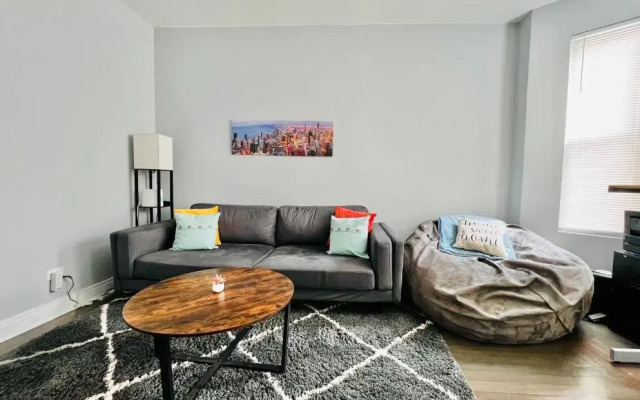 Lovely Logan Square 2-Bedroom in Chicago