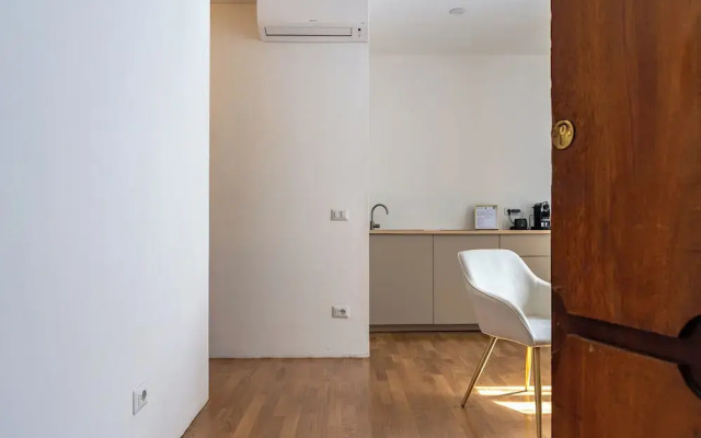 Decimo Meridio- At Spanish Steps-