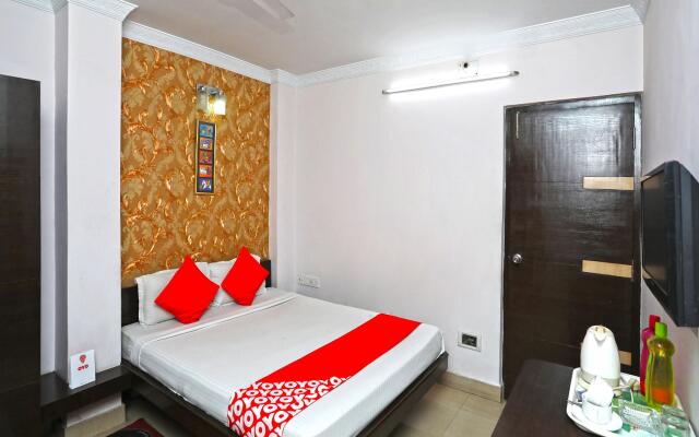 OYO 988 Hotel Metropolis Inn