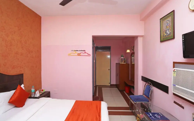 Capital O 6077 Hotel Ashraya