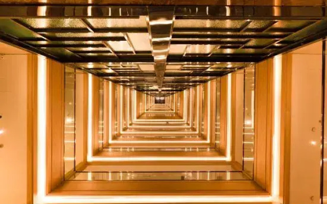 No.1 International Hotel