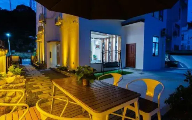 Mingyue Huating Homestay