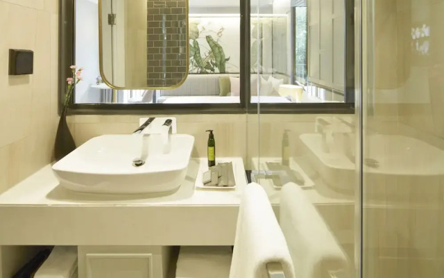 The Quarter Ploenchit by UHG