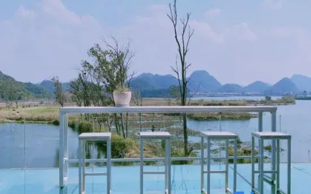 Guyue Heyuan Lake View Resort
