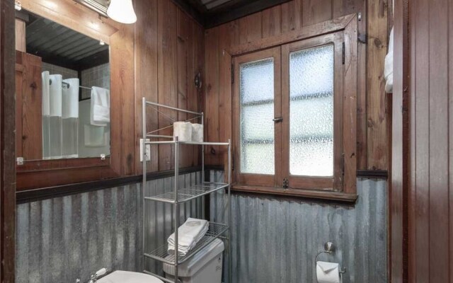 Tiny Two, 2 Bedrooms, Midtown, Sleeps 4