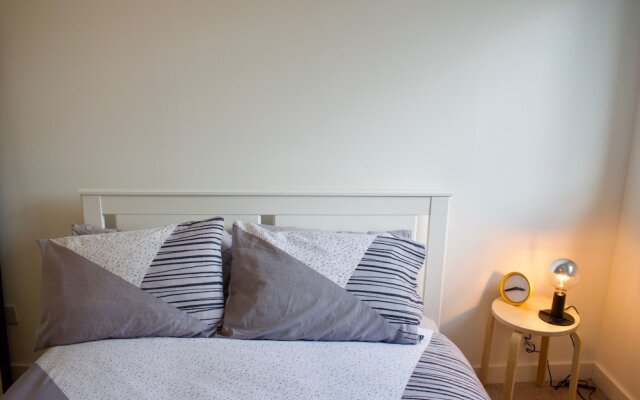 Bright and Welcoming 2 Bedroom Leith Flat